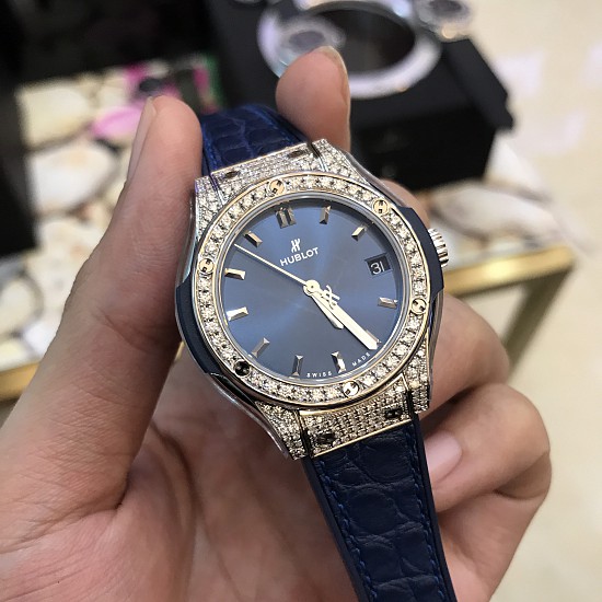 VIDEO: Đồng hồ Hublot classic fusion titanium blue dial custom diamonds 33mm